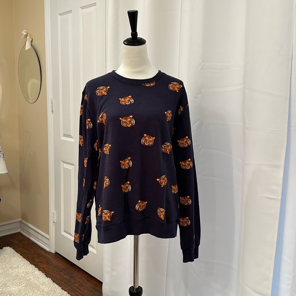 Navy blue sweatshirt with tigers!